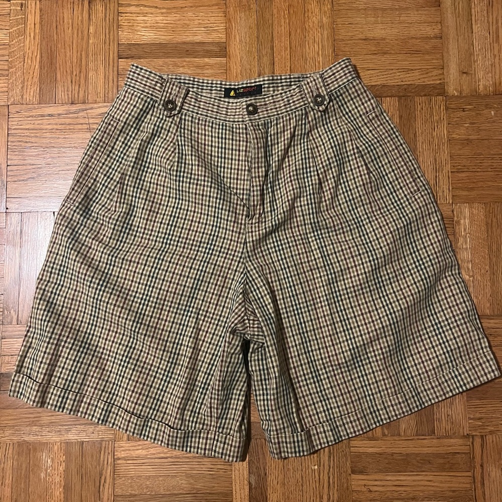 LizSport Vintage Plaid Pleated Shorts